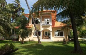 Luxury Beach Compound with Rental Homes & Pool    – S O L D –