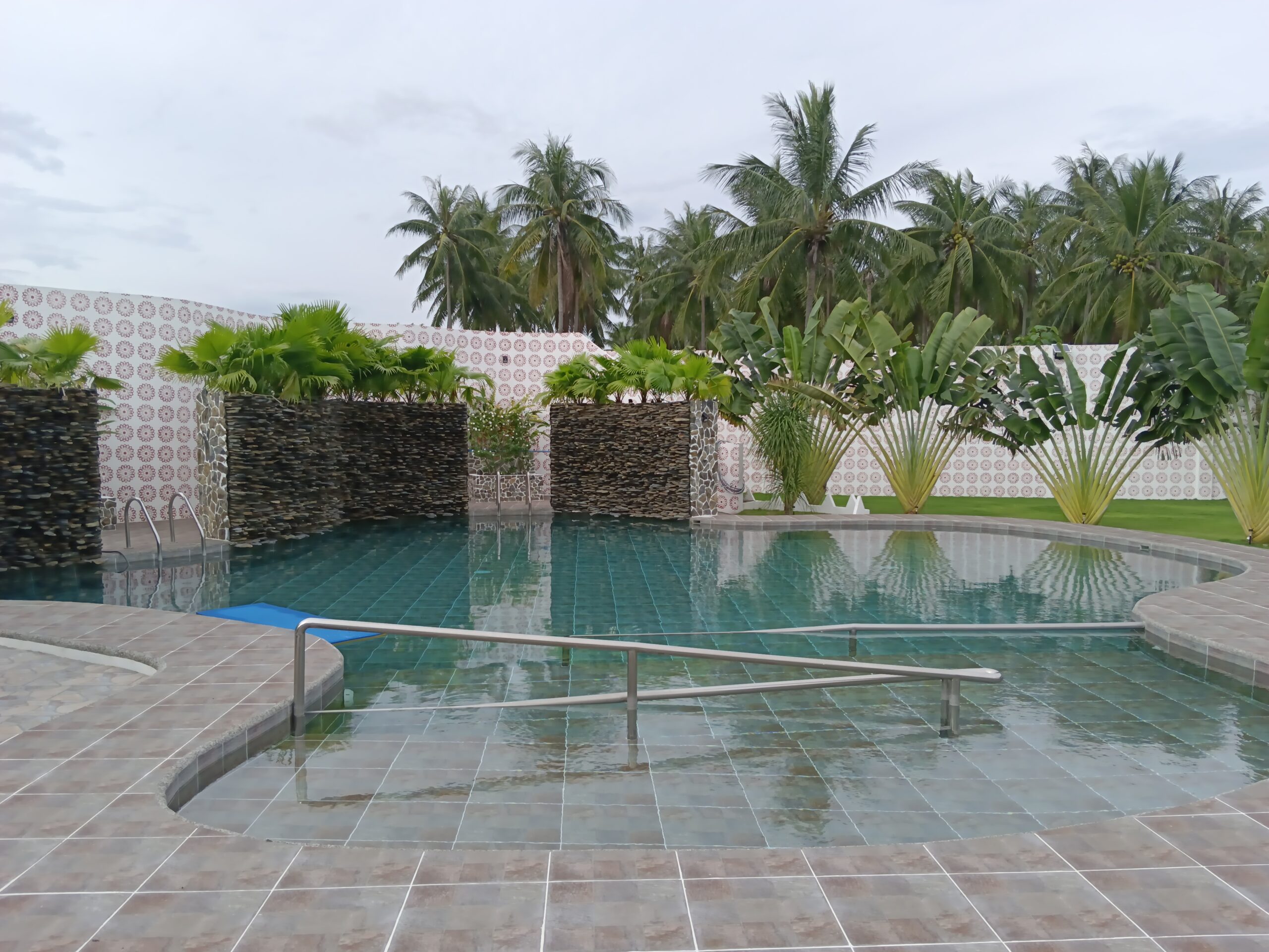 FOR RENT!    OCEAN VIEW HOUSE WITH SWIMMING POOL!!