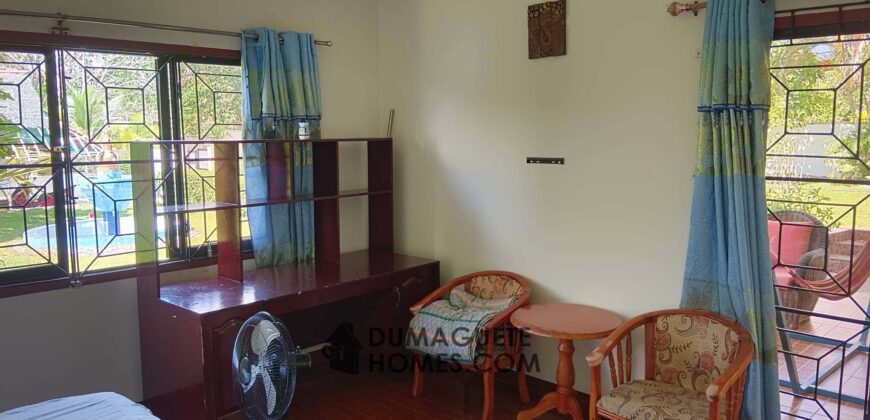 – S O L D –  FULLY FURNISHED 3 BEDROOM HOME WITH SWIMMING POOL